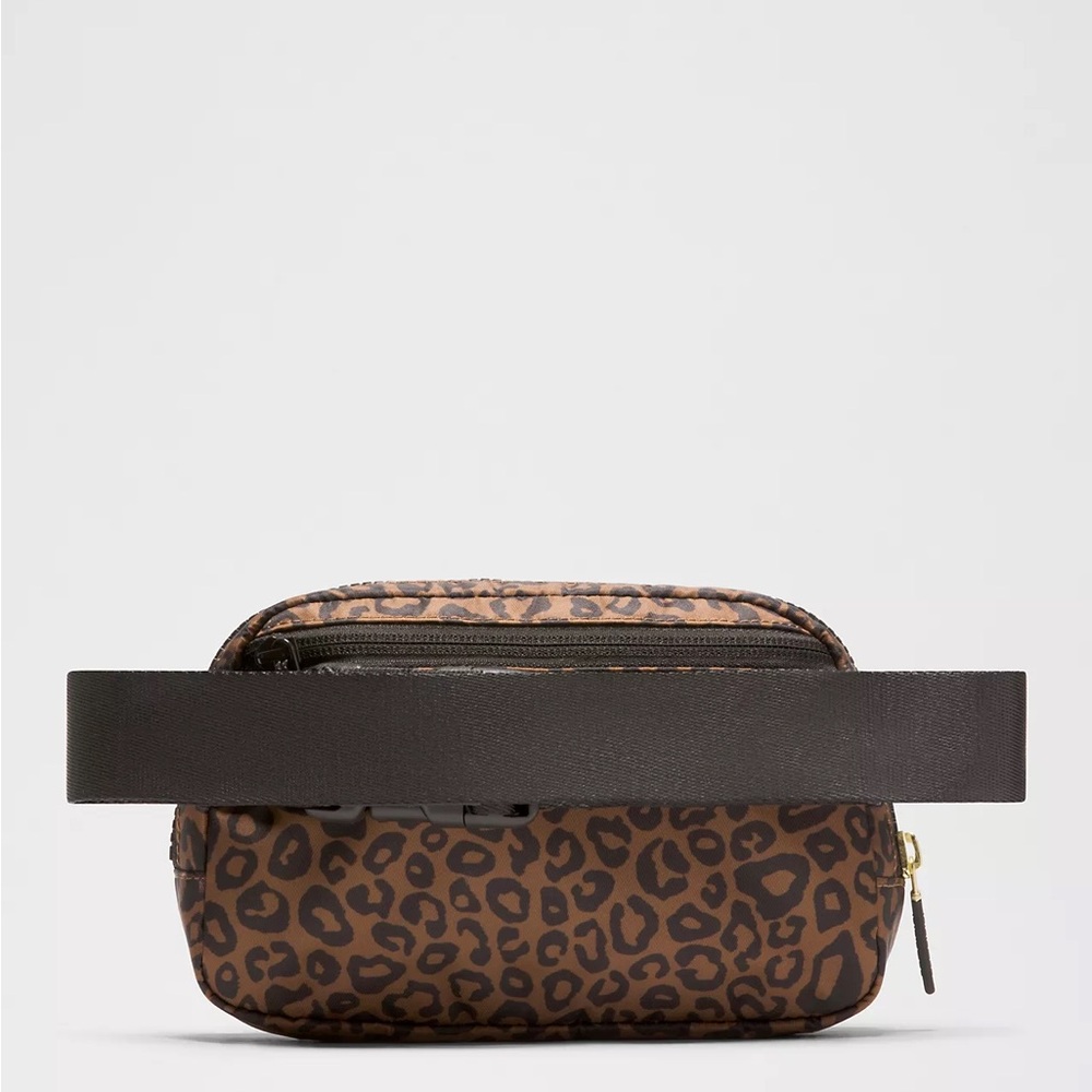 Lululemon Everywhere Belt Bag 1L- LDOK/NHBR - Picture 11 of 14
